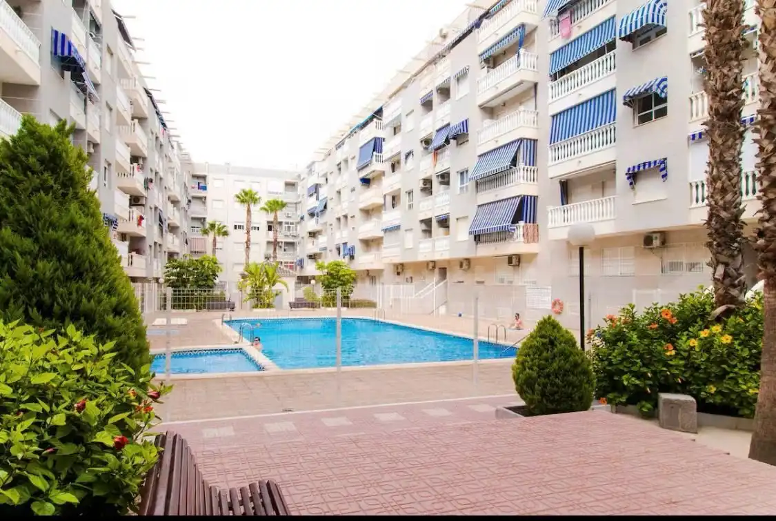 Vista exterior de Pis de lloguer en Torrevieja amb Aire condicionat, Calefacció i Terrassa