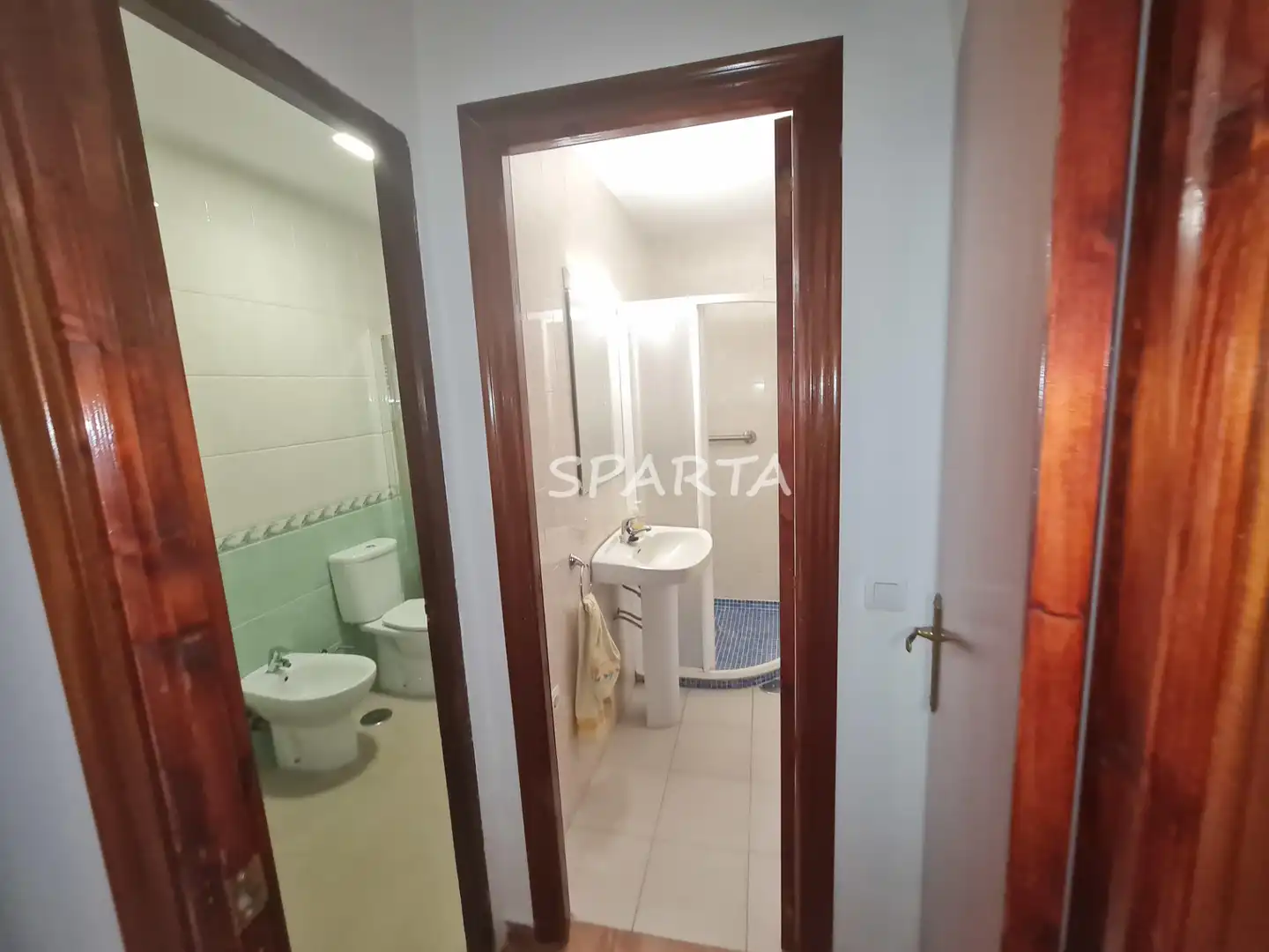 Badezimmer von Country house zum Verkauf in Sanlúcar la Mayor mit Privatgarten, Schwimmbad und Ofen