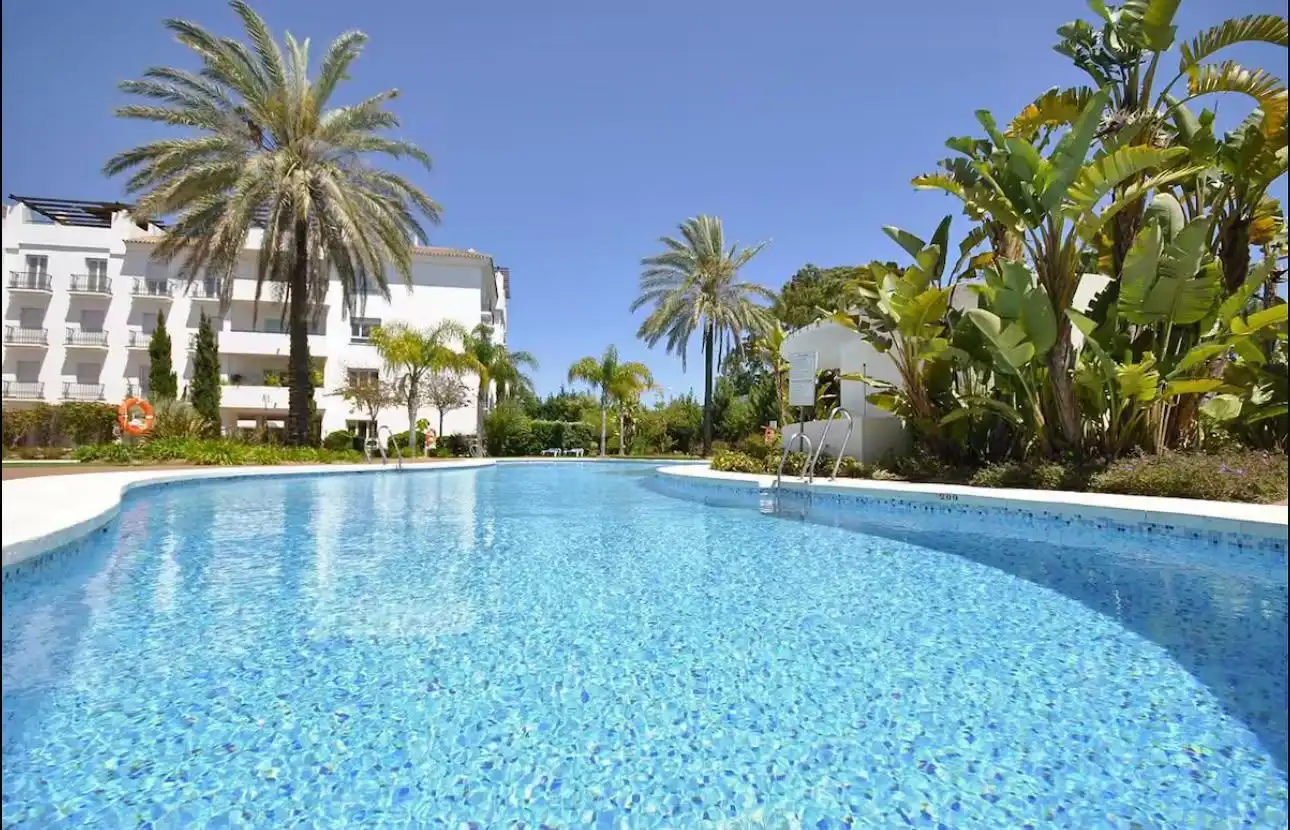 Swimming pool of Attic for rent in Nueva Andalucía