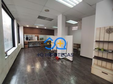 Locale commerciale in affitto a Calle de Pedro Gumiel