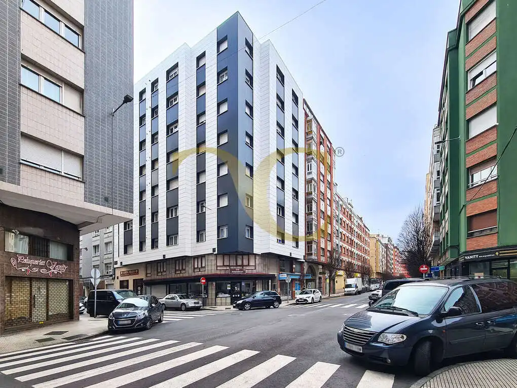 Vista exterior de Piso en venta en Gijón  con Calefacción