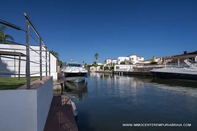 Exterior view of Houses for sale in Empuriabrava  with Air Conditioner, Heating and Private garden