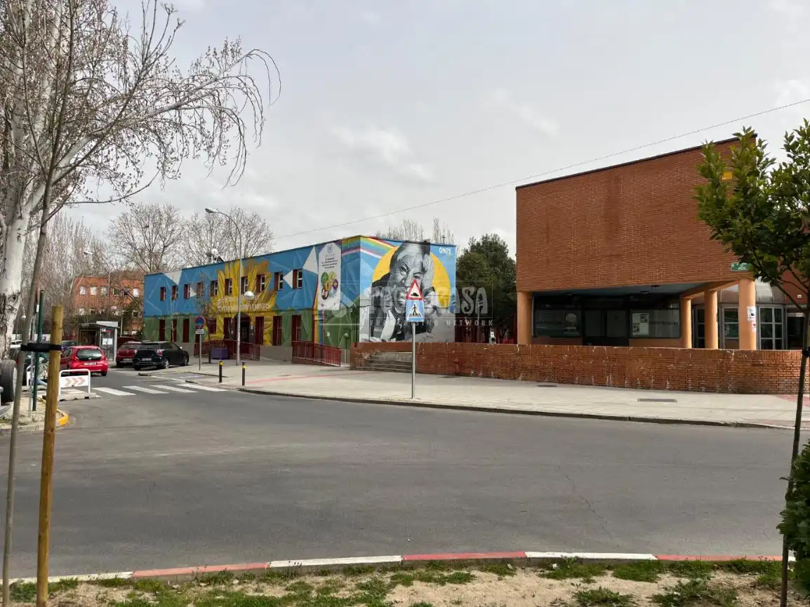 Vista exterior de Pis en venda en San Fernando de Henares amb Calefacció, Terrassa i Traster