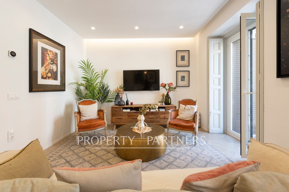 Sala d'estar de Apartament en venda en  Madrid Capital amb Aire condicionat i Calefacció