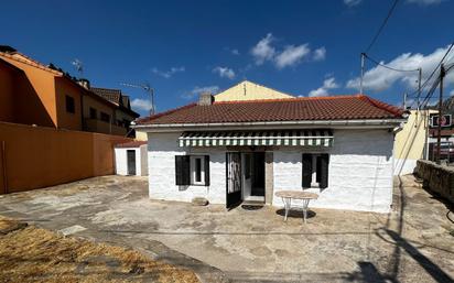 Außenansicht von Haus oder Chalet zum verkauf in La Cabrera mit Heizung, Privatgarten und Terrasse