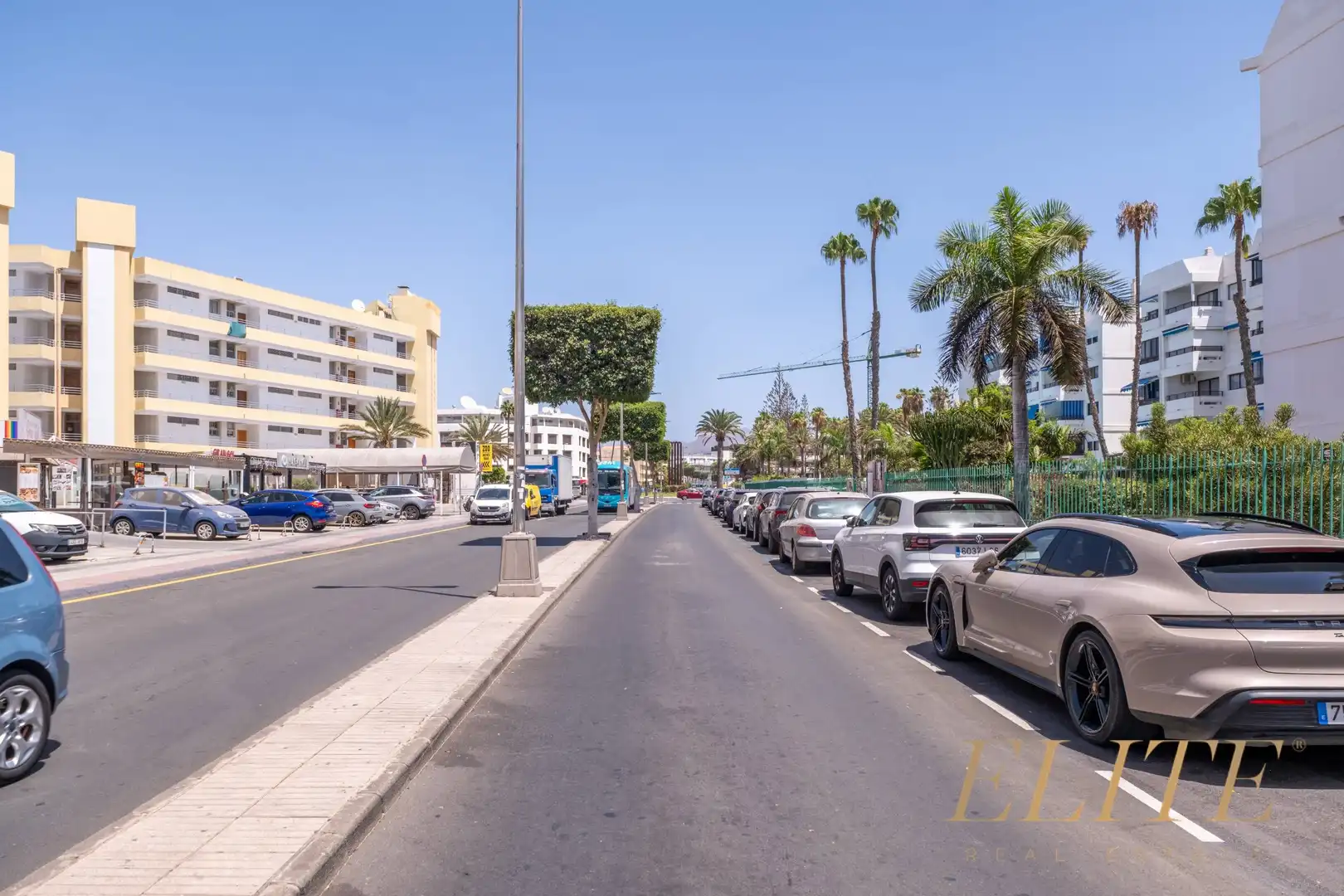 Vista exterior de Apartament en venda en San Bartolomé de Tirajana amb Aire condicionat, Jardí privat i Moblat