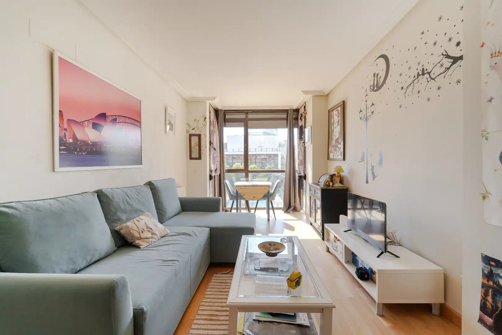 Living room of Flat for sale in Madrid  with Air Conditioner, Heating and Storage room