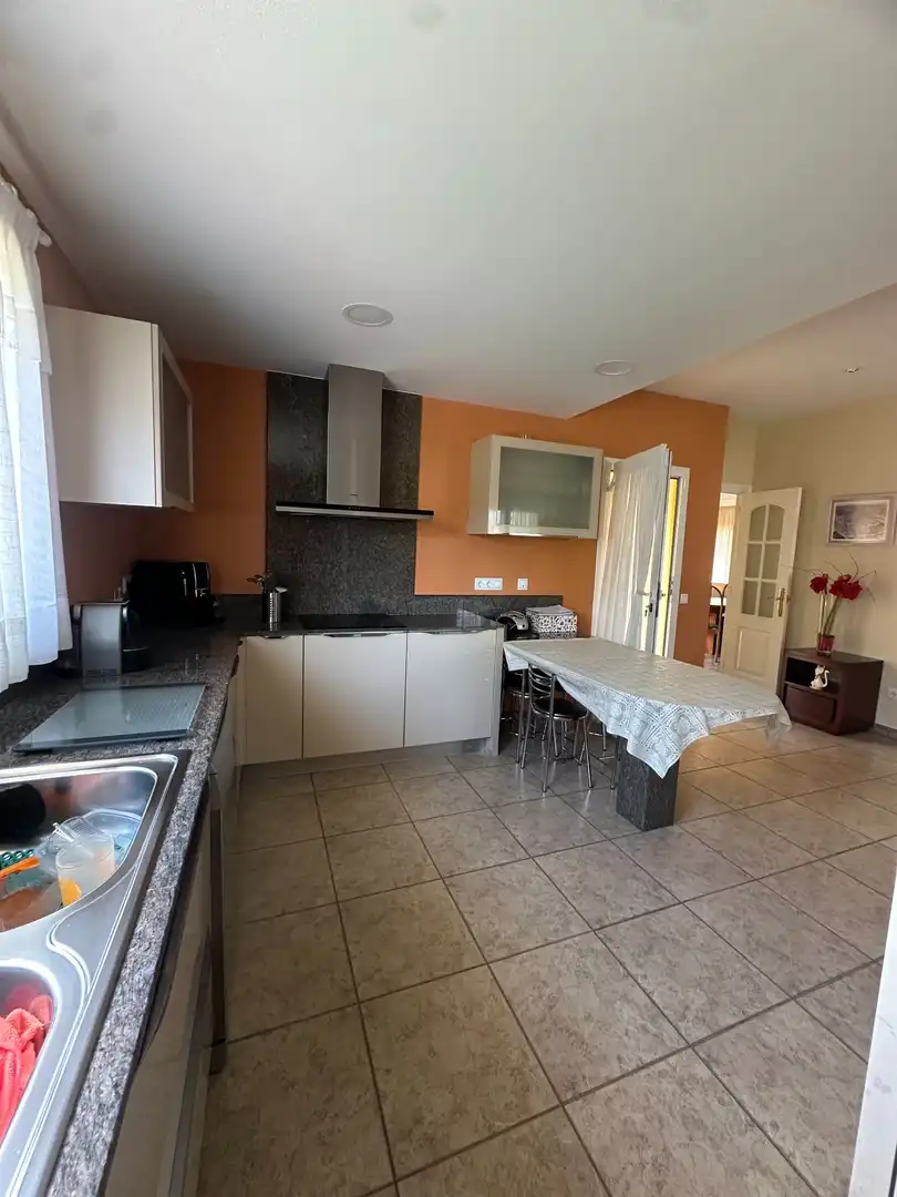 Cocina de Casa o chalet en venta en Montornès del Vallès con Aire acondicionado, Calefacción y Jardín privado