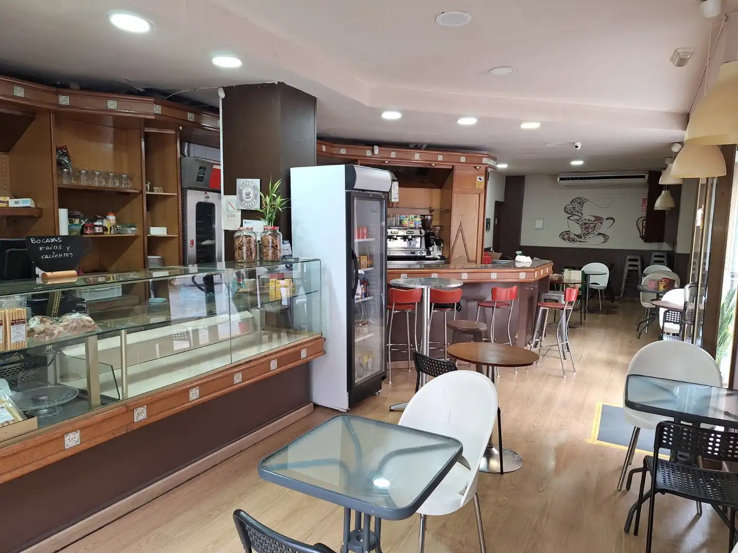 Business premises for transfer in Sants - Montjuïc, imagen 3