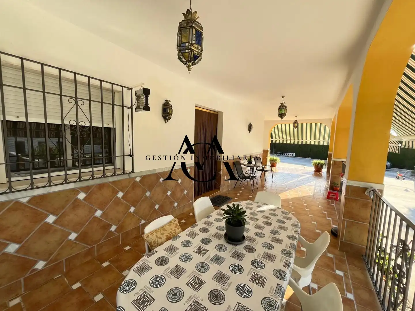 Außenansicht von Haus oder Chalet zum Verkauf in Lucena mit Terrasse