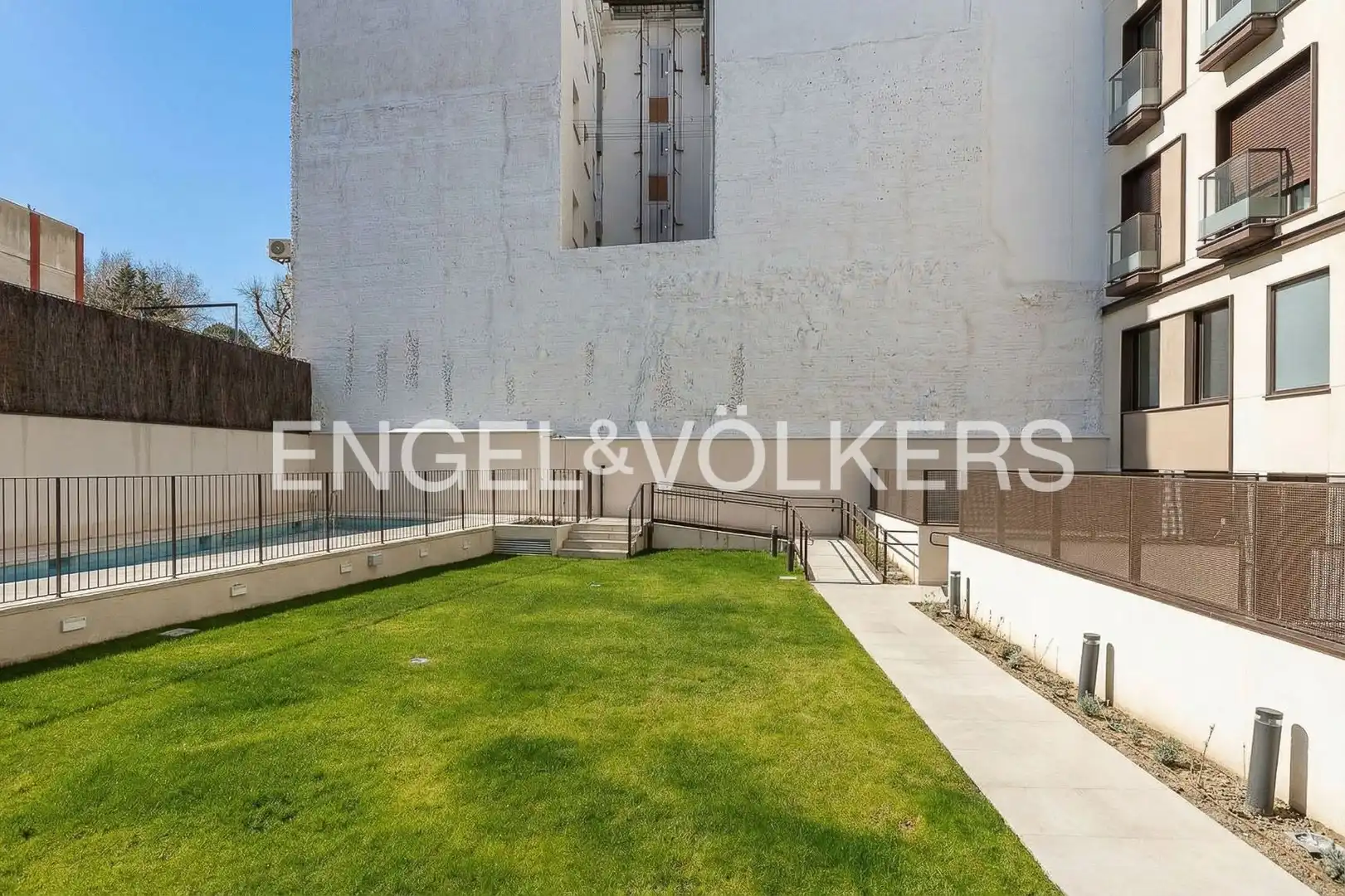 Exterior view of Flat for rent in Madrid  with Air Conditioner, Heating and Private garden