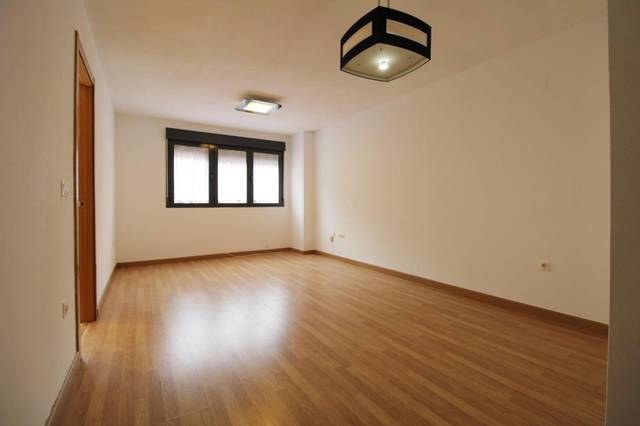 Piso en Venta en  WENCESLAO FERNANDEZ FLORE en Mercado