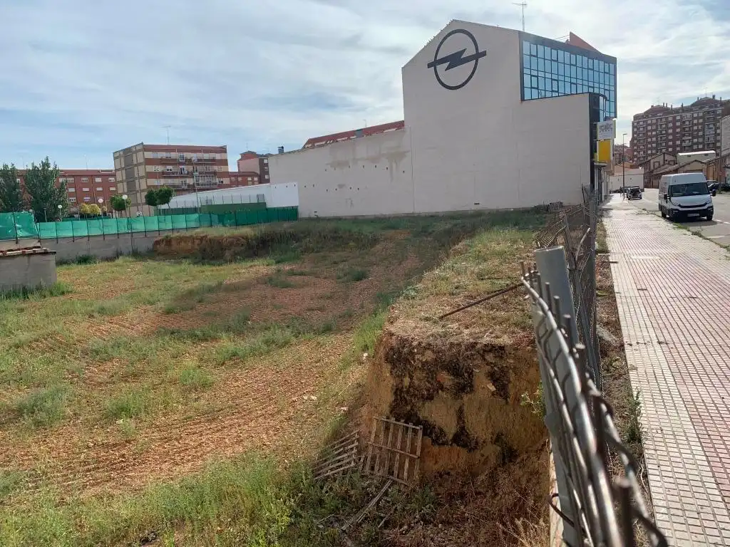 Residential land for sale in Calle Miguel Delibes, imagen 4
