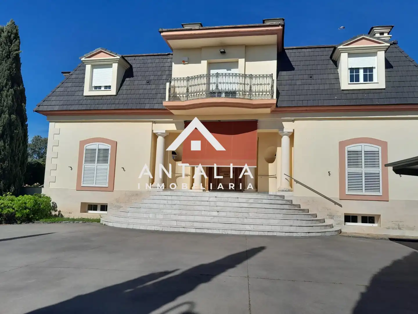 Vista exterior de Casa o xalet en venda en Cáceres amb Aire condicionat, Calefacció i Terrassa