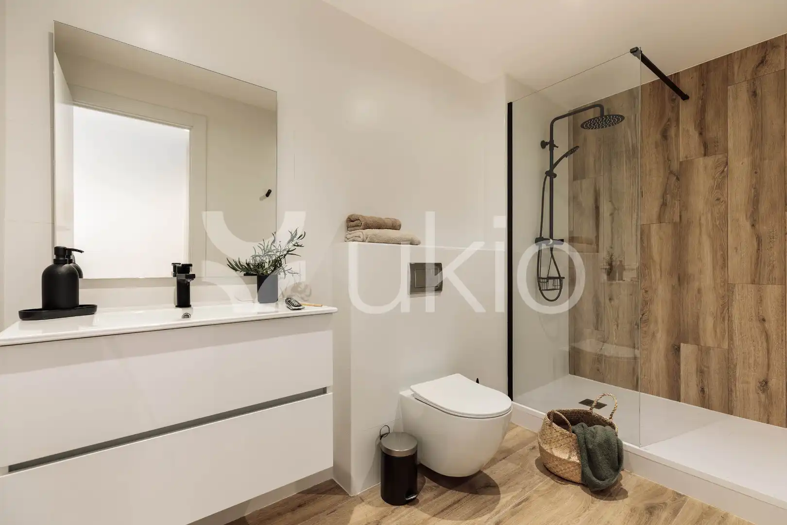 Badezimmer von Wohnungen zur Miete in Barcelona mit Klimaanlage, Heizung und Möbliert