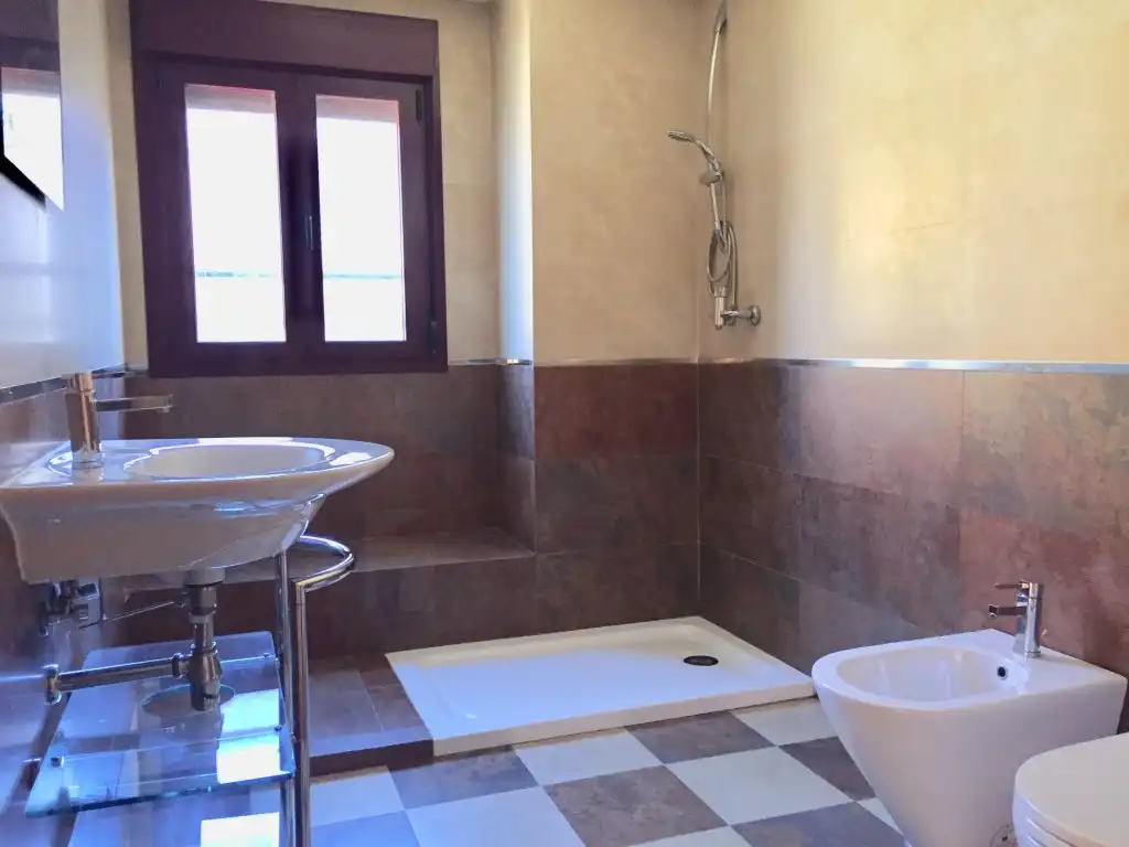 Badezimmer von Wohnungen zur Miete in Casco Antiguo