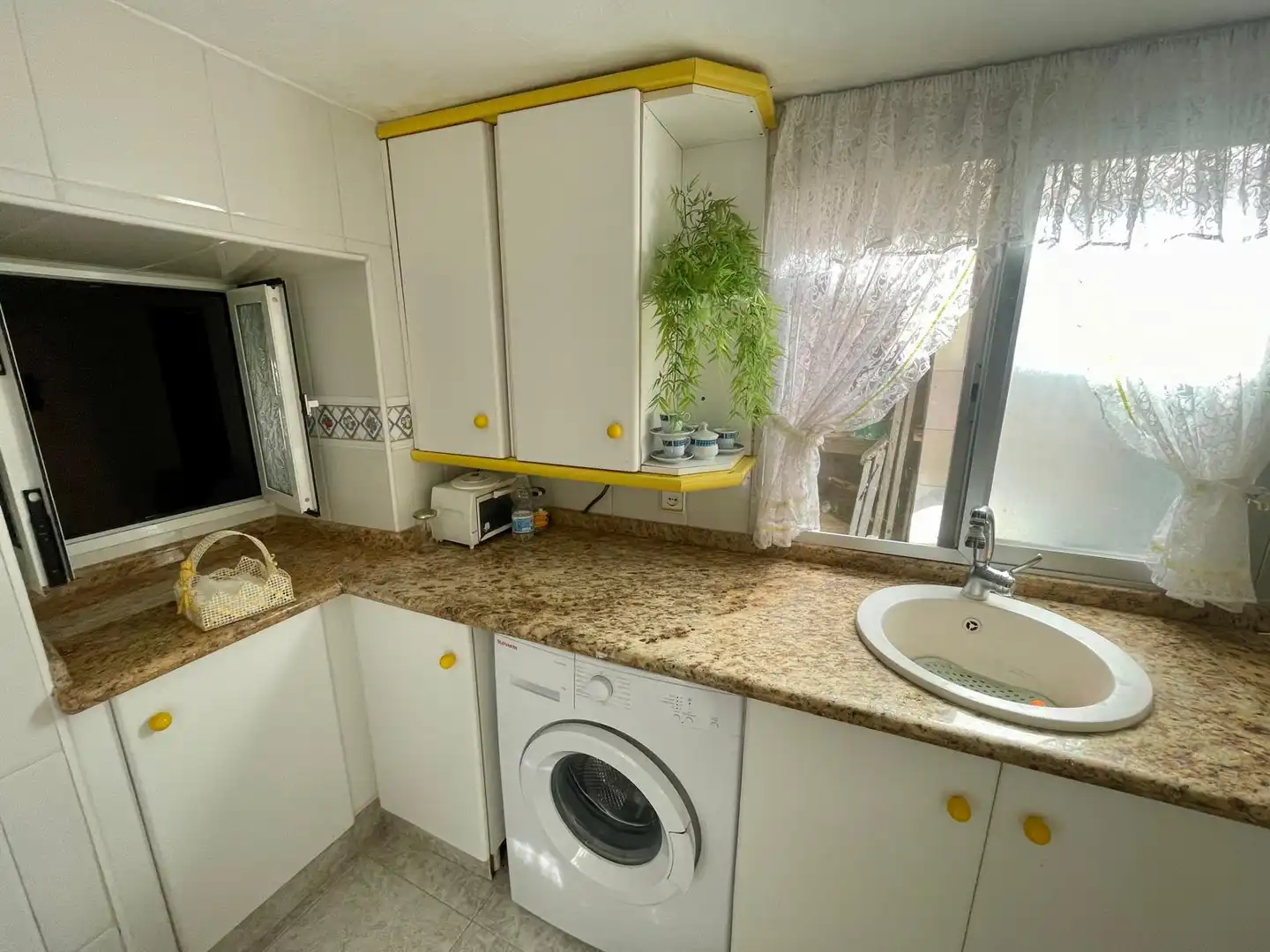 Kitchen of Houses for sale in Minglanilla  with Furnished