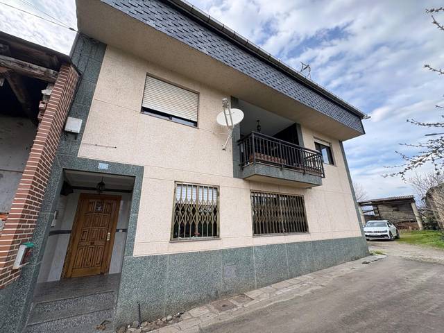 Casa-chalet en Venta en Carracedelo