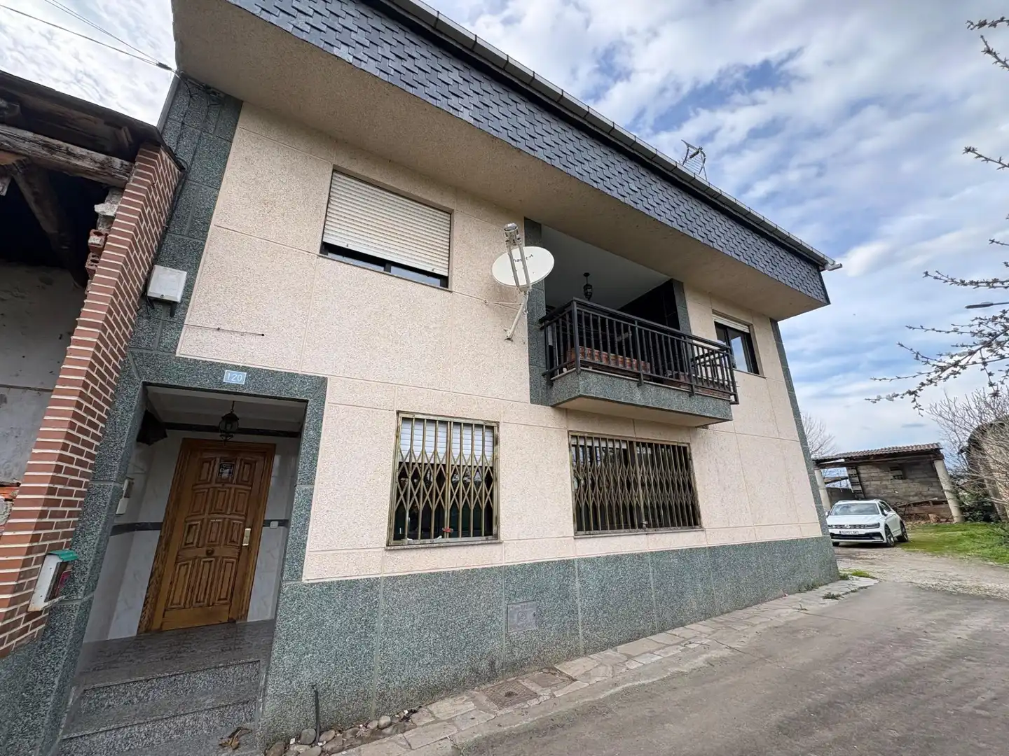 Vista exterior de Casa o chalet en venta en Carracedelo con Calefacción
