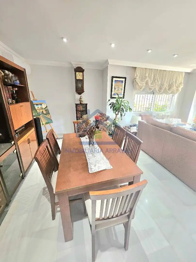 Comedor de Casa o chalet en venta en Ogíjares con Aire acondicionado, Calefacción y Jardín privado