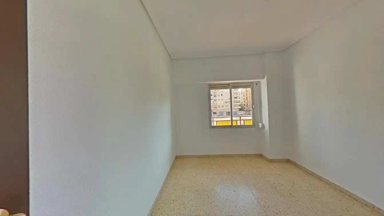 Bedroom of Flat for sale in Valencia