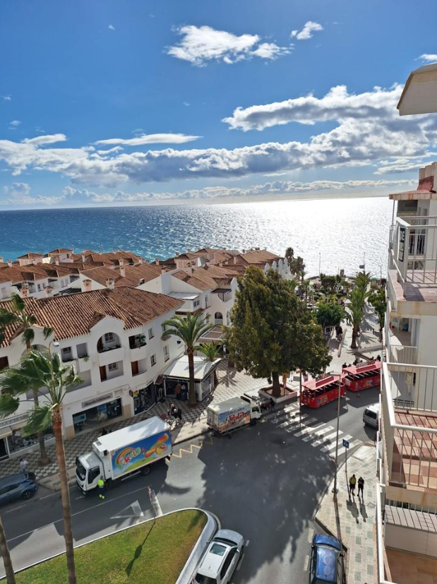 Vista exterior de Apartament en venda en Nerja amb Moblat i Piscina comunitària