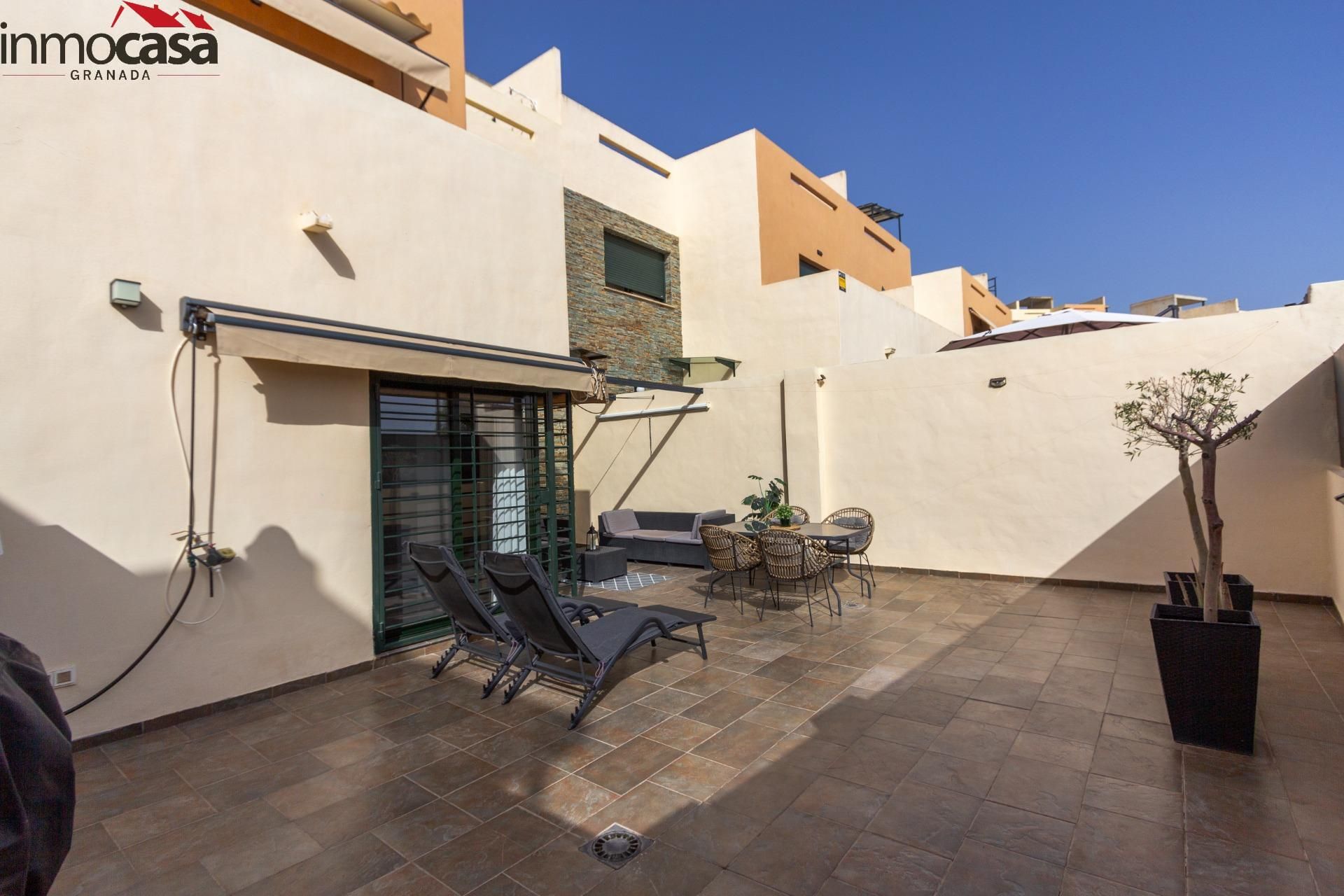 Terrassa de Casa adosada en venda en Las Gabias amb Aire condicionat, Jardí privat i Terrassa