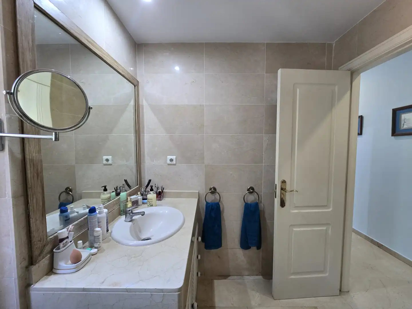 Baño de Piso en venta en Marbella con Aire acondicionado, Terraza y Alarma