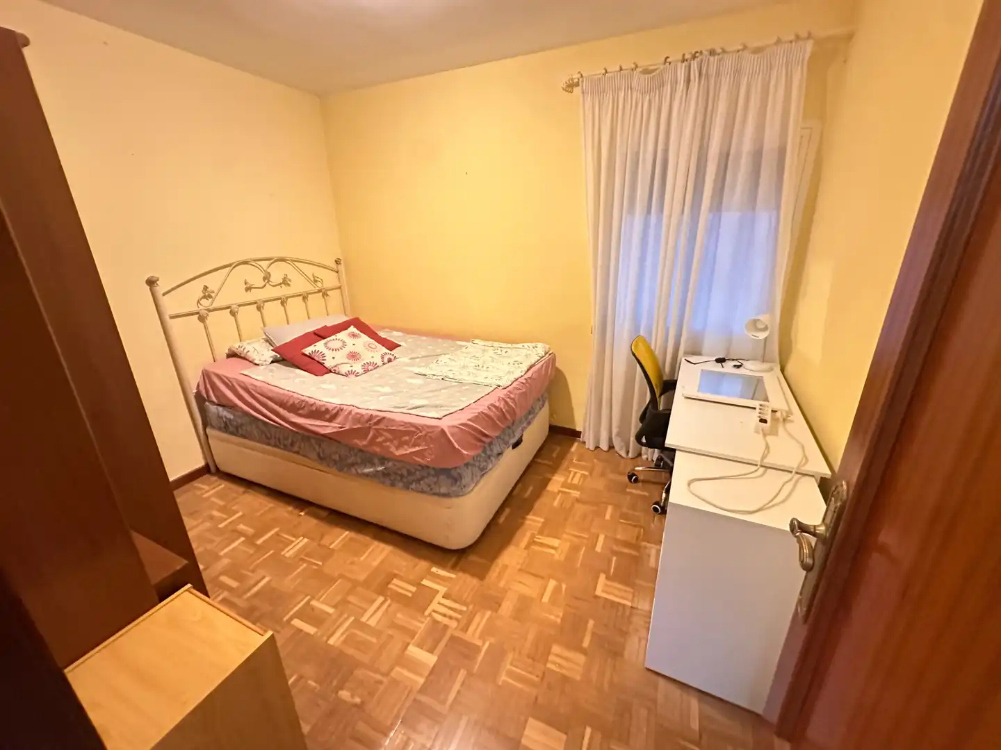 Bedroom of Flat for rent in Cuenca  with Heating, Furnished and Oven