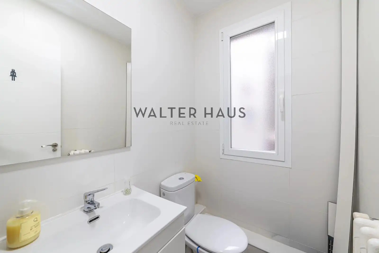 Bathroom of Office for rent in Madrid  with Air Conditioner and Heating