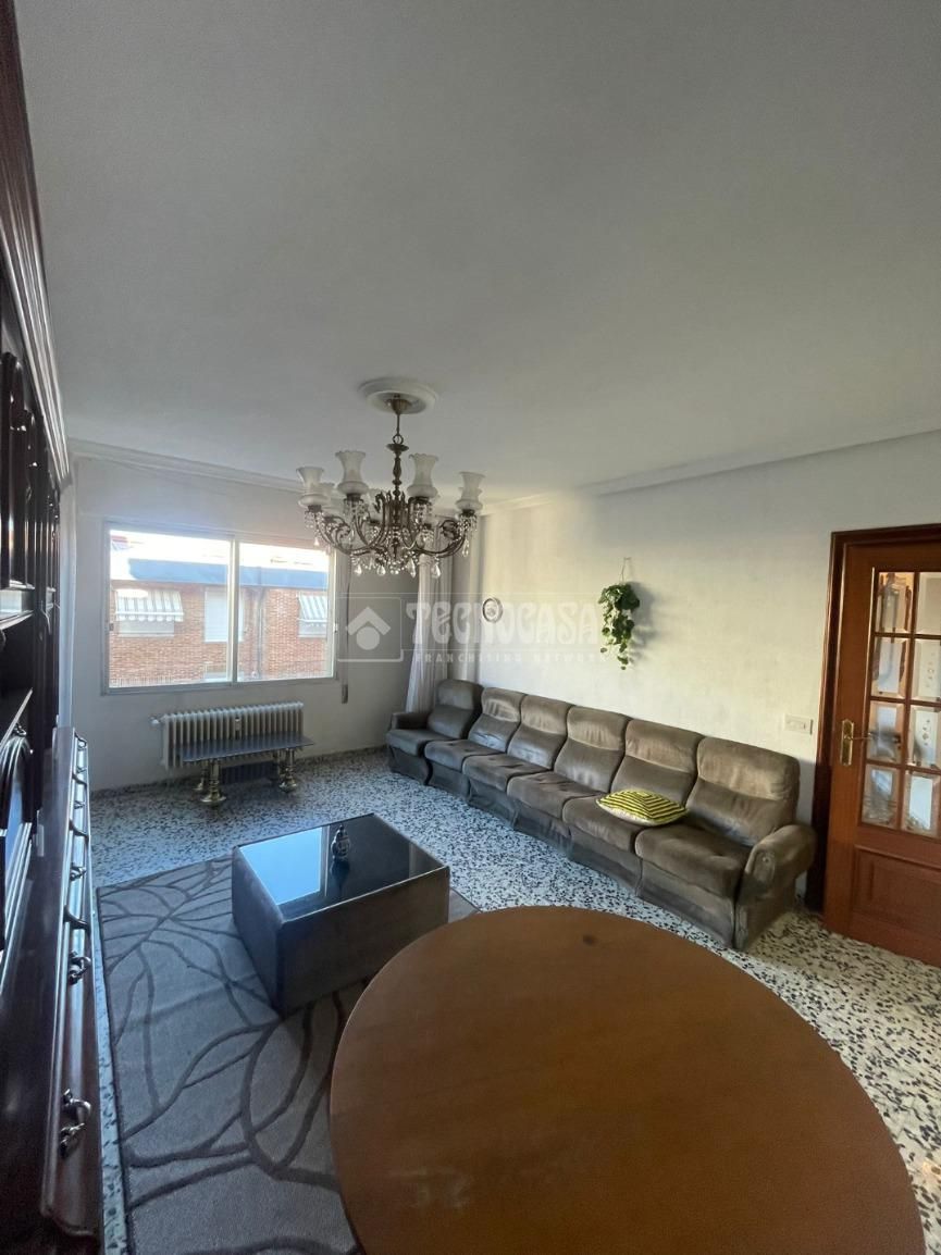 Sala d'estar de Pis de lloguer en Palencia Capital amb Balcó
