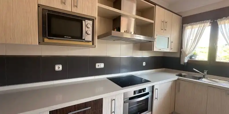 Cuina de Casa adosada en venda en Villanueva del Trabuco amb Aire condicionat, Terrassa i Traster
