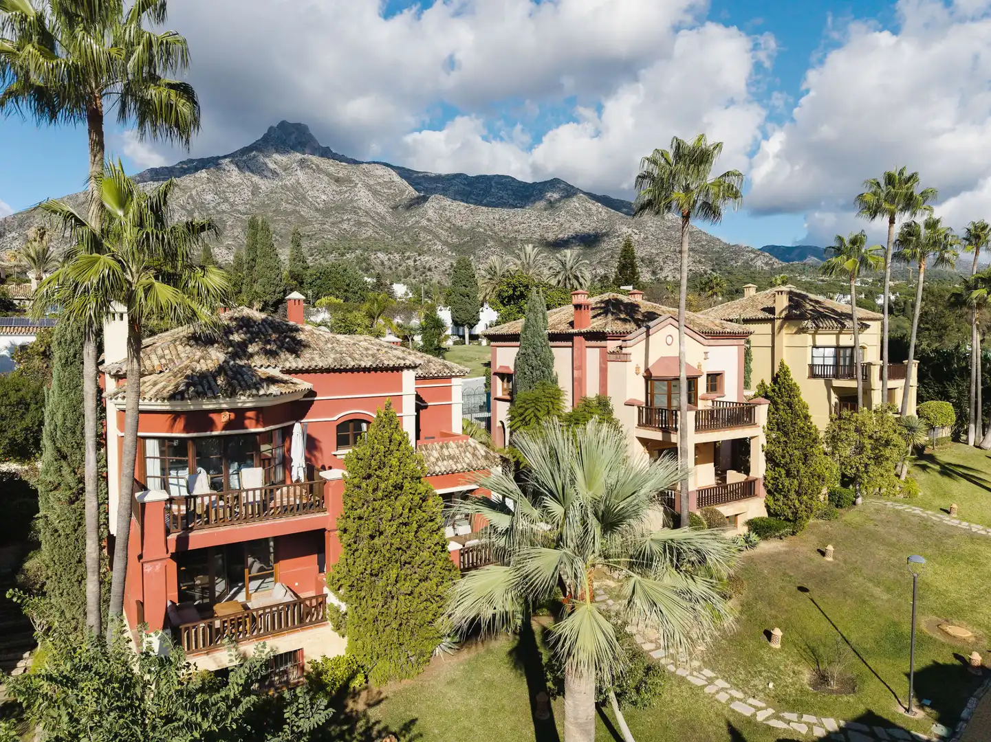 Casa con piscina en venta en Milla de Oro