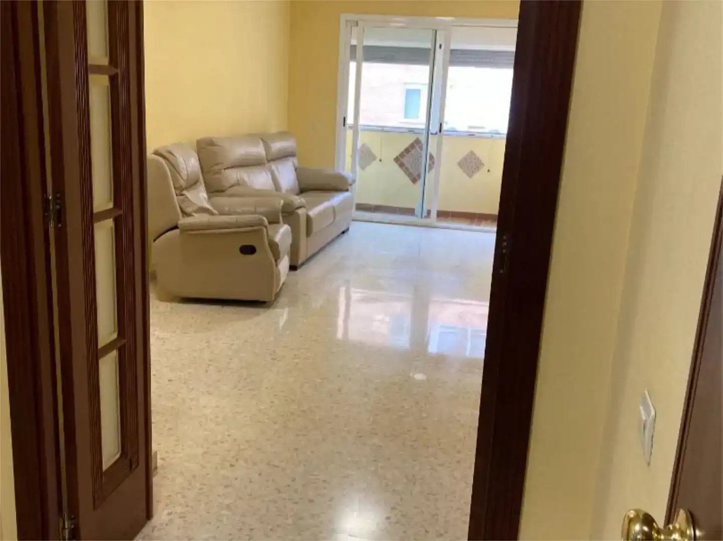 Sala d'estar de Pis en venda en La Rinconada amb Aire condicionat i Balcó