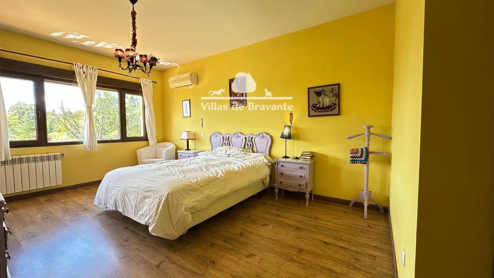 Bedroom of Houses for sale in Villanueva de la Cañada  with Air Conditioner, Heating and Parquet flooring