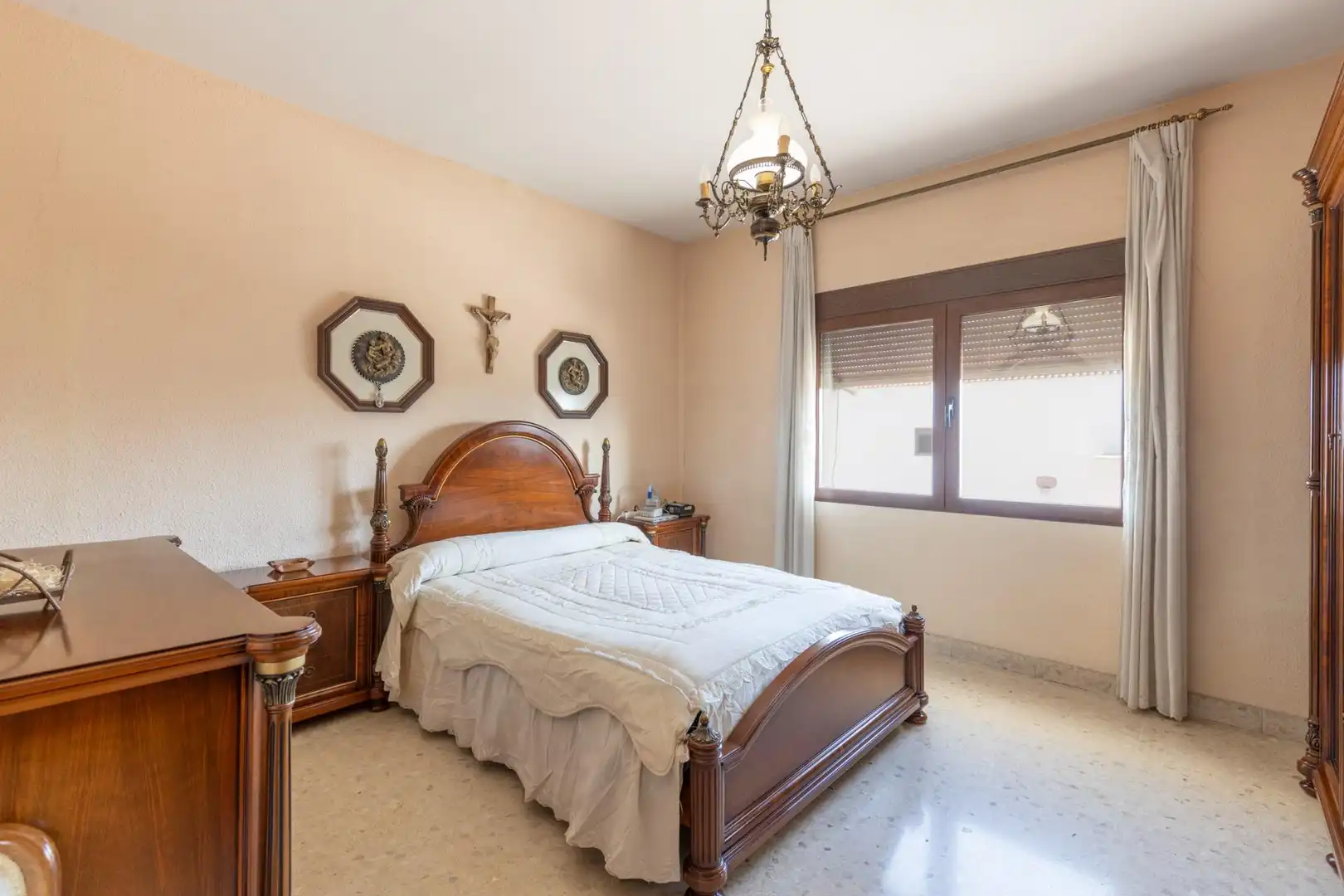 Habitación de Casa o chalet en venta en Granada con Calefacción, Jardín privado y Piscina