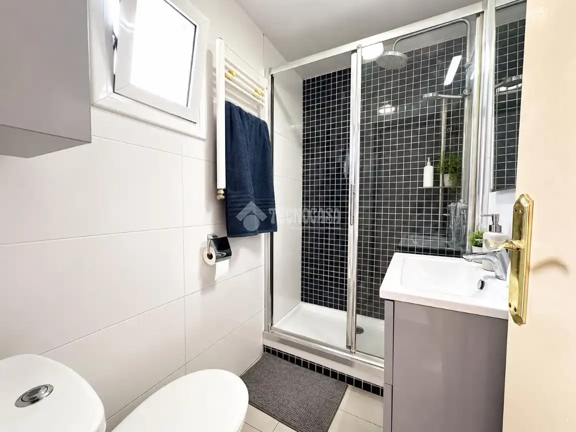 Baño de Piso en venta en L'Hospitalet de Llobregat con Aire acondicionado y Terraza