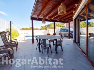 Xalet amb piscina en venda a Calle Té de Roca