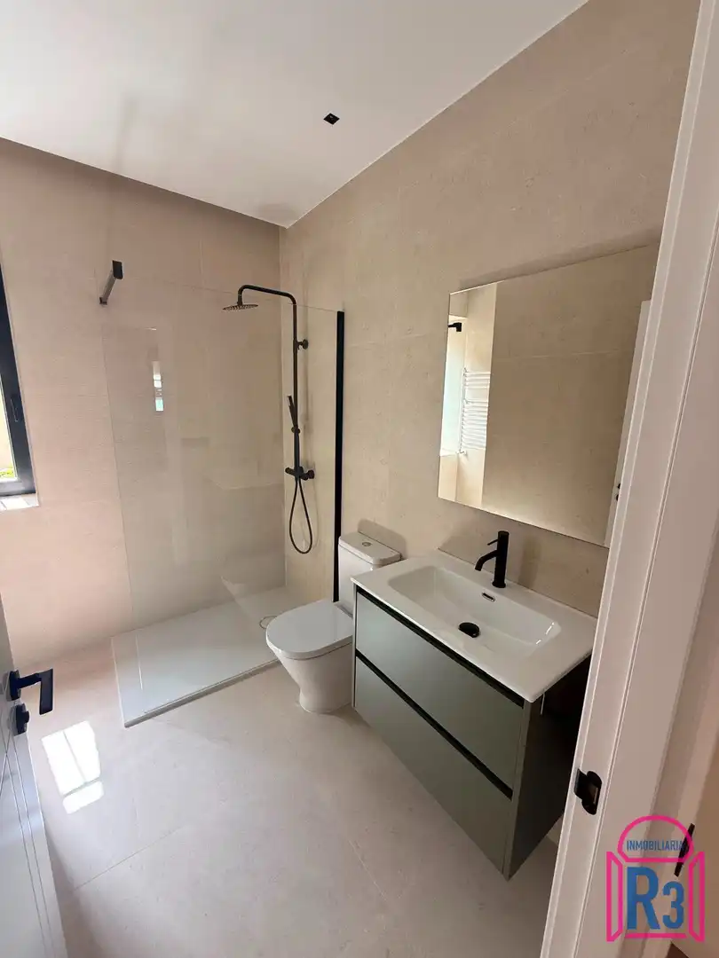 Baño de Apartamento en venta en León Capital  con Calefacción