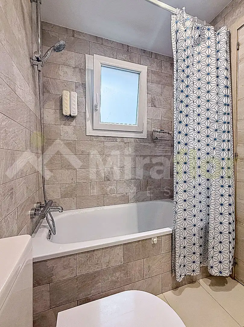 Baño de Piso en venta en Dénia con Aire acondicionado, Calefacción y Amueblado