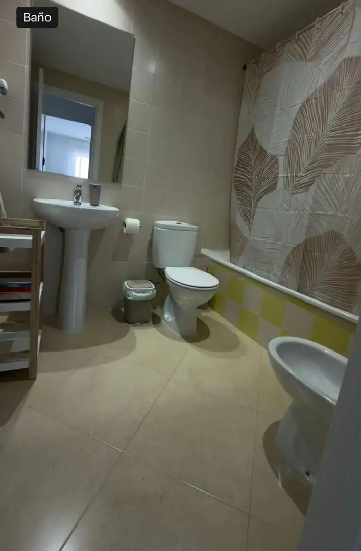 Baño de Piso de alquiler en Benalmádena con Aire acondicionado, Trastero y Amueblado