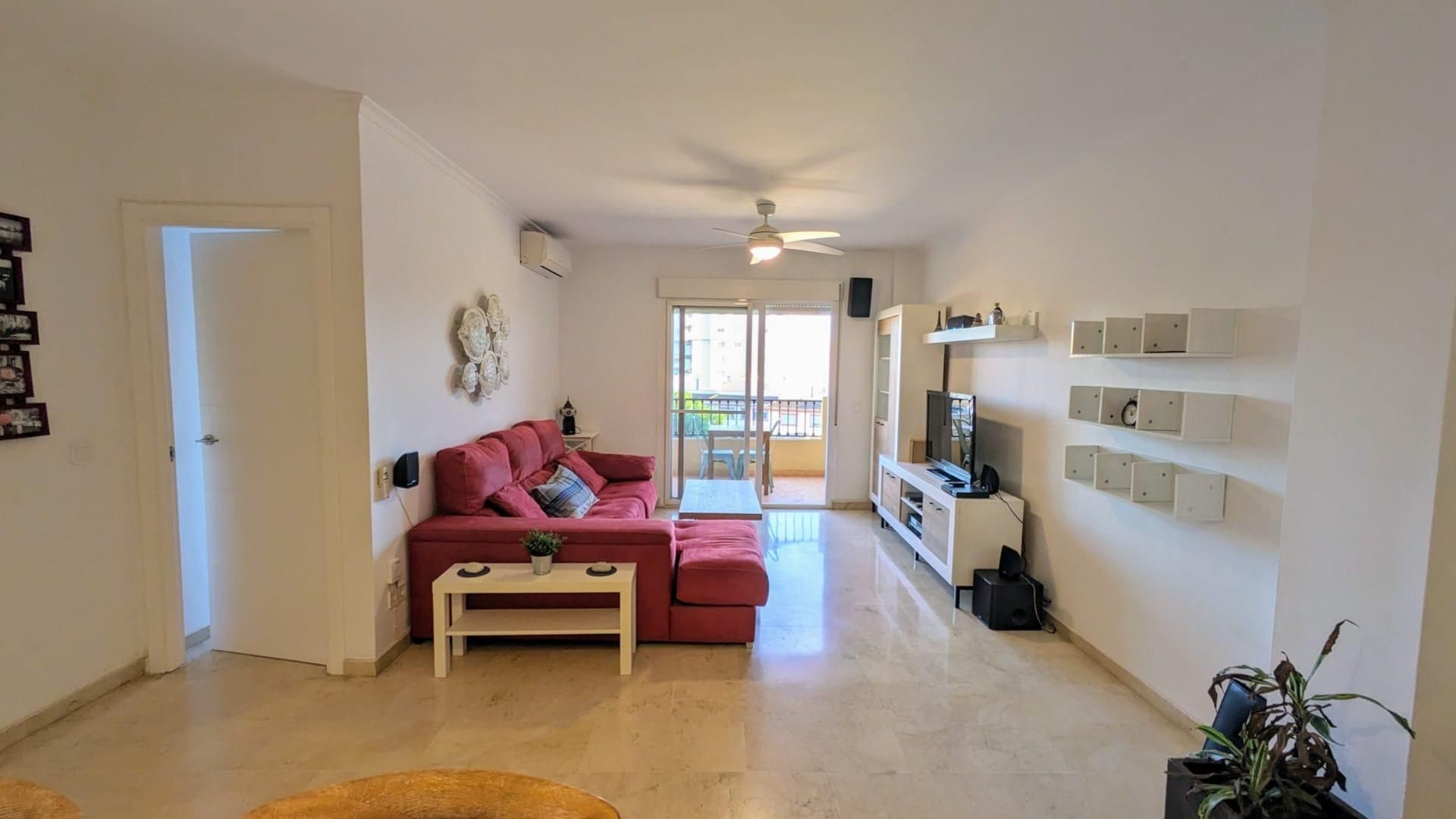Sala d'estar de Apartament de lloguer en Mijas amb Aire condicionat, Calefacció i Terrassa