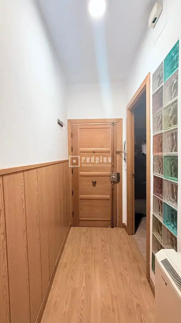 Piso en venta en Comercial, Palomeras Bajas