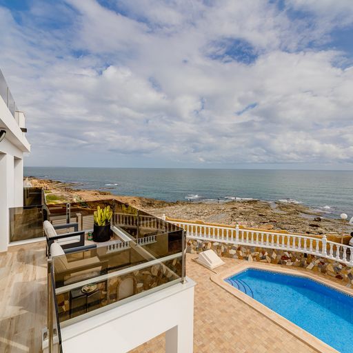 Swimming pool of House or chalet for sale in Torrevieja  with Air Conditioner, Heating and Terrace