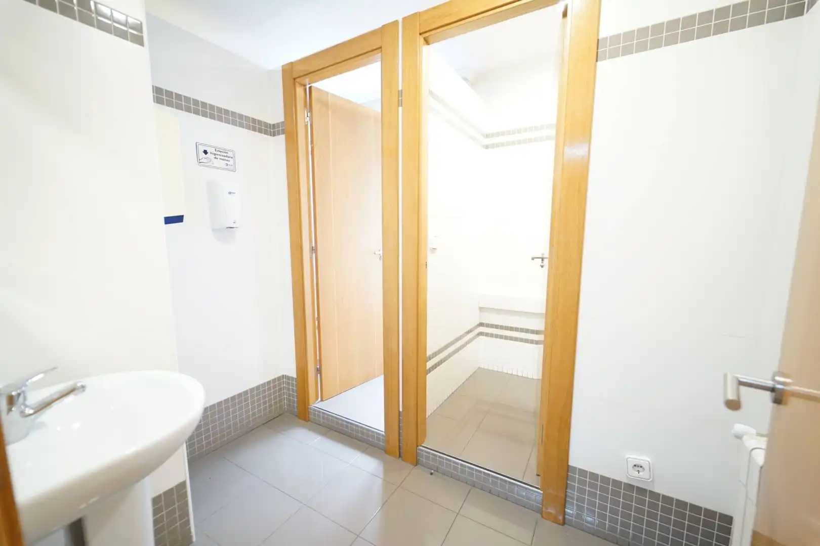 Baño de Oficina en venta en Santander con Aire acondicionado, Calefacción y Trastero