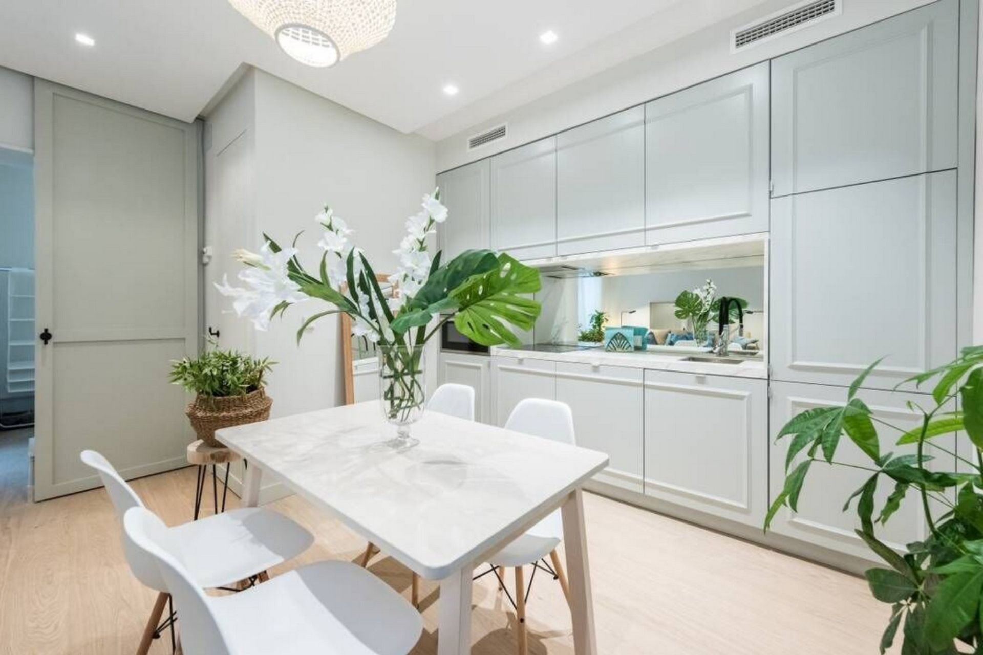 Cocina de Piso de alquiler en  Valencia Capital con Aire acondicionado, Amueblado y TV