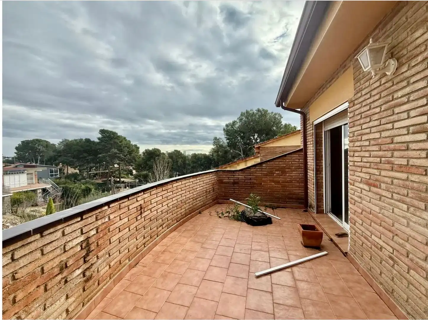 Terrasse von Einfamilien-Reihenhaus zum Verkauf in Calafell mit Heizung, Privatgarten und Terrasse
