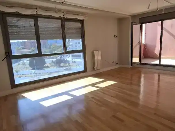 Wohnzimmer von Wohnung zur Miete in  Madrid Capital mit Klimaanlage und Schwimmbad