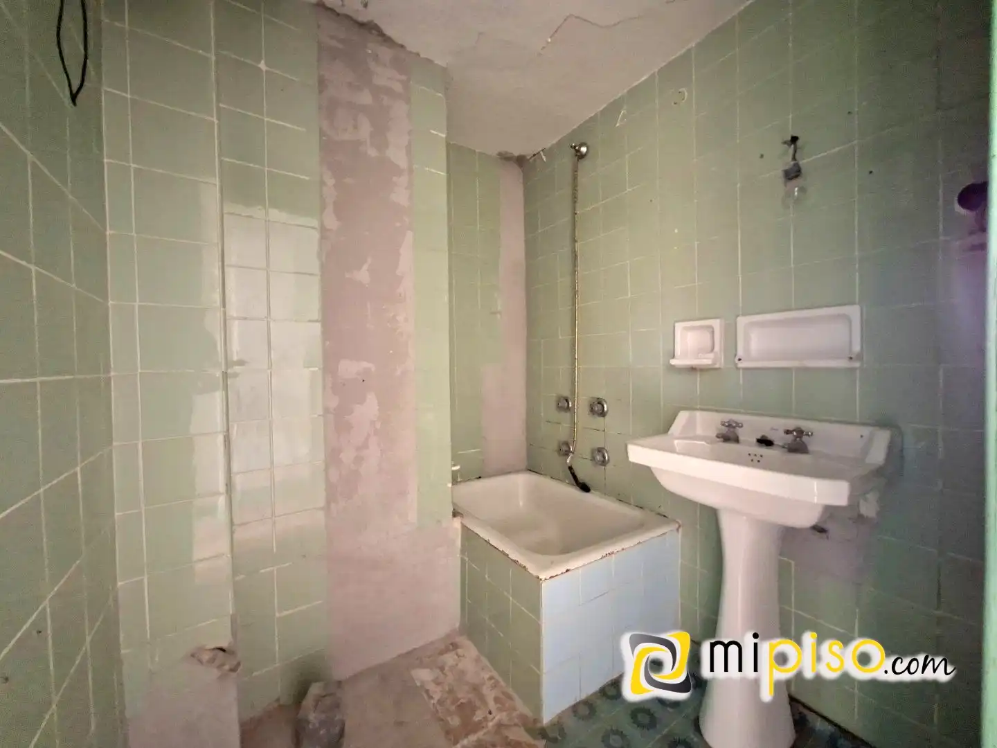 Baño de Piso en venta en Santoña con Piscina y Balcón