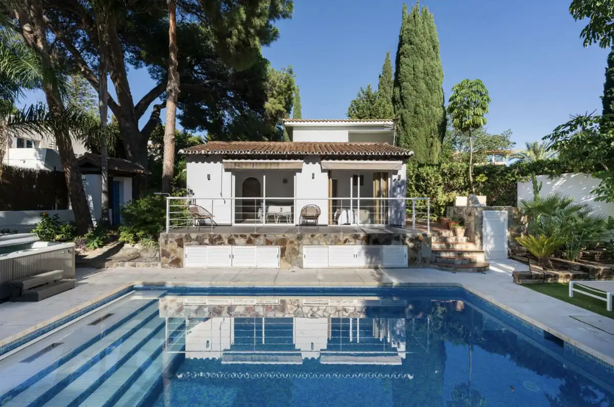 Chalet con piscina en venta en Nueva Andalucía, imagen 3